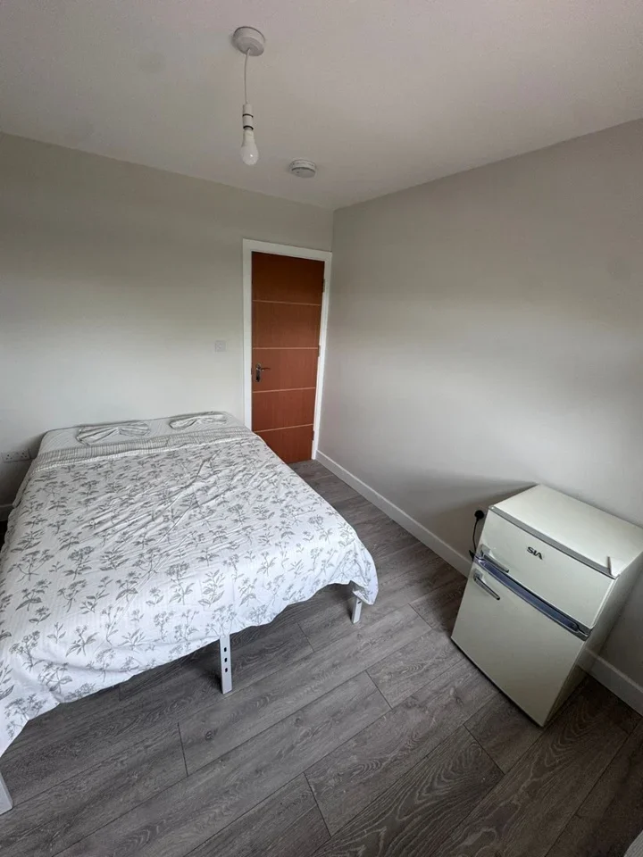Room Marsh Lane in Greater London