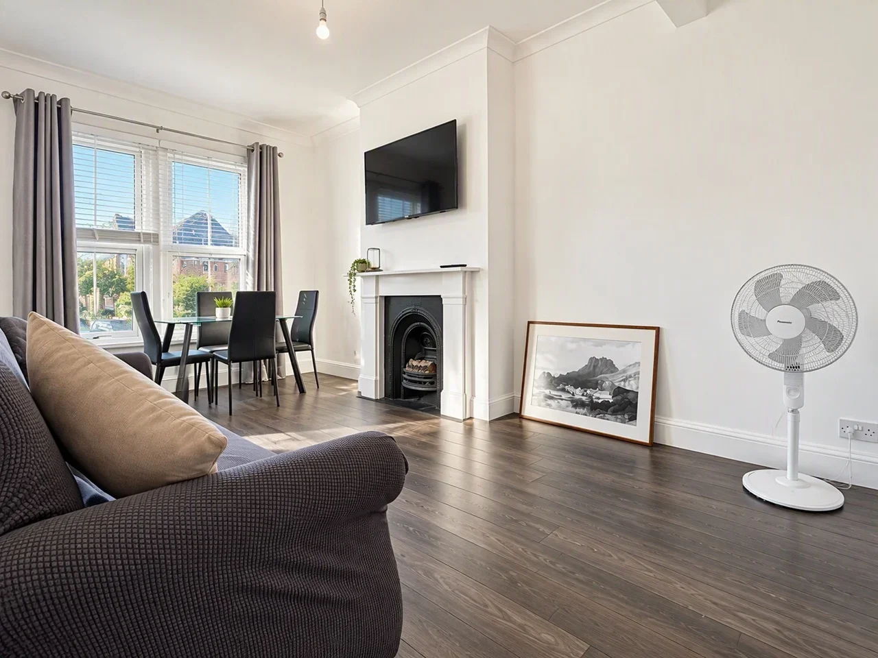 Flat Grover Court in Greater London