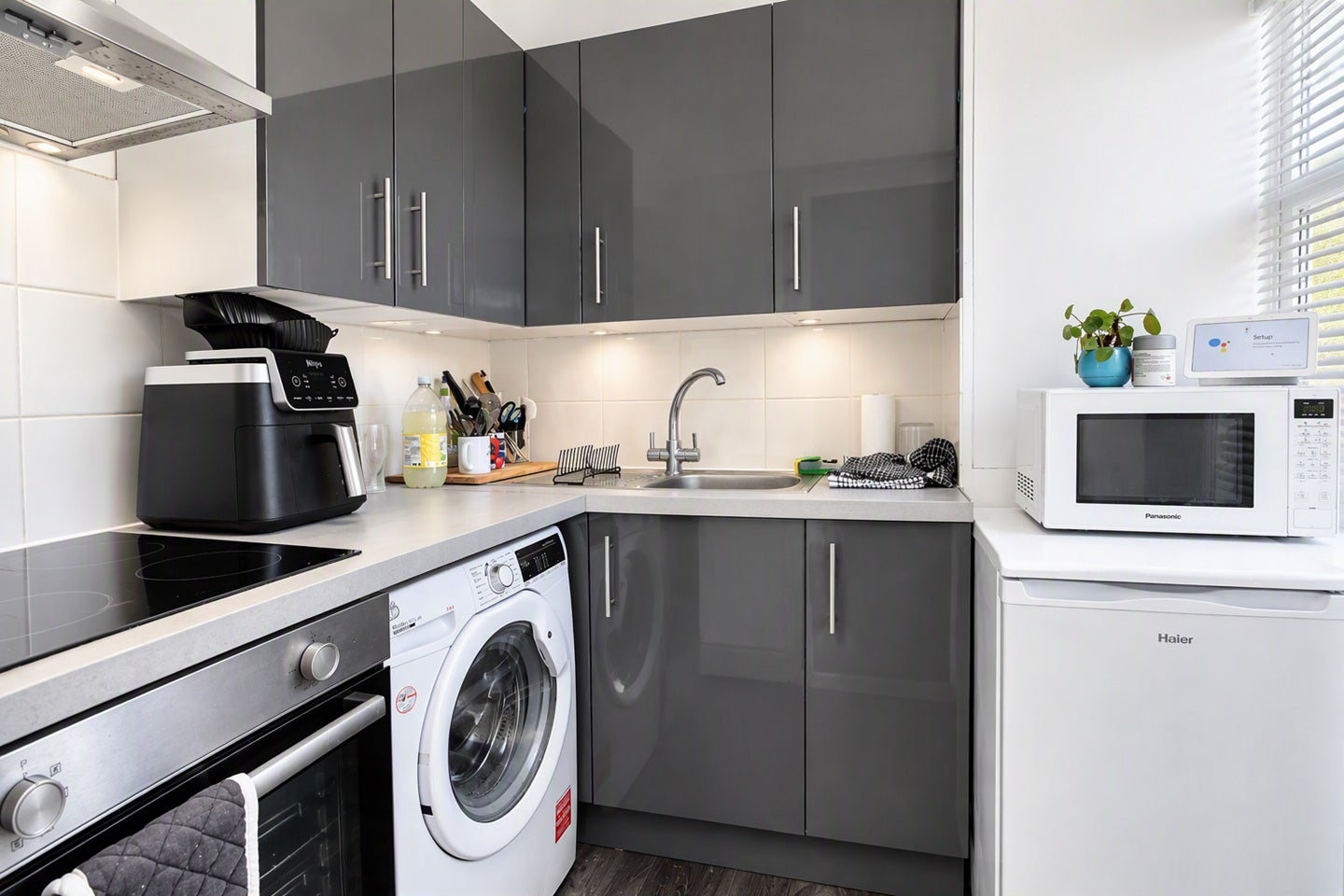 Flat Grover Court in Greater London
