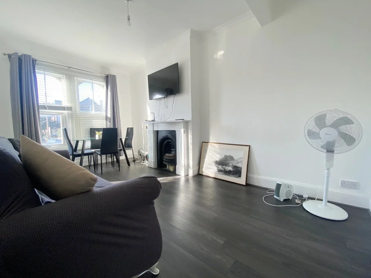 Flat Grover Court in Greater London