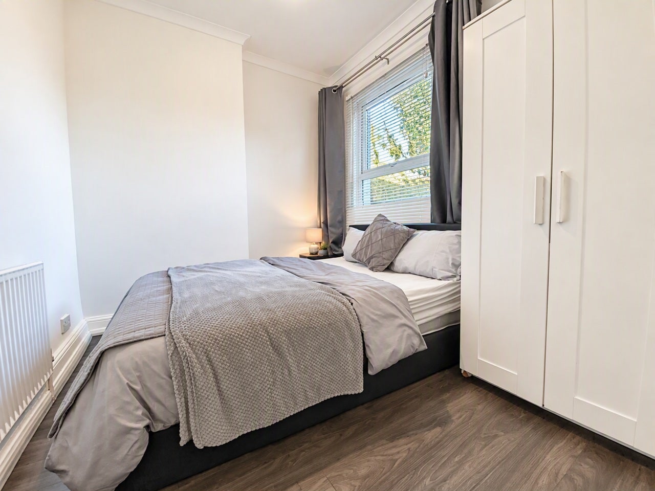 Flat Grover Court in Greater London