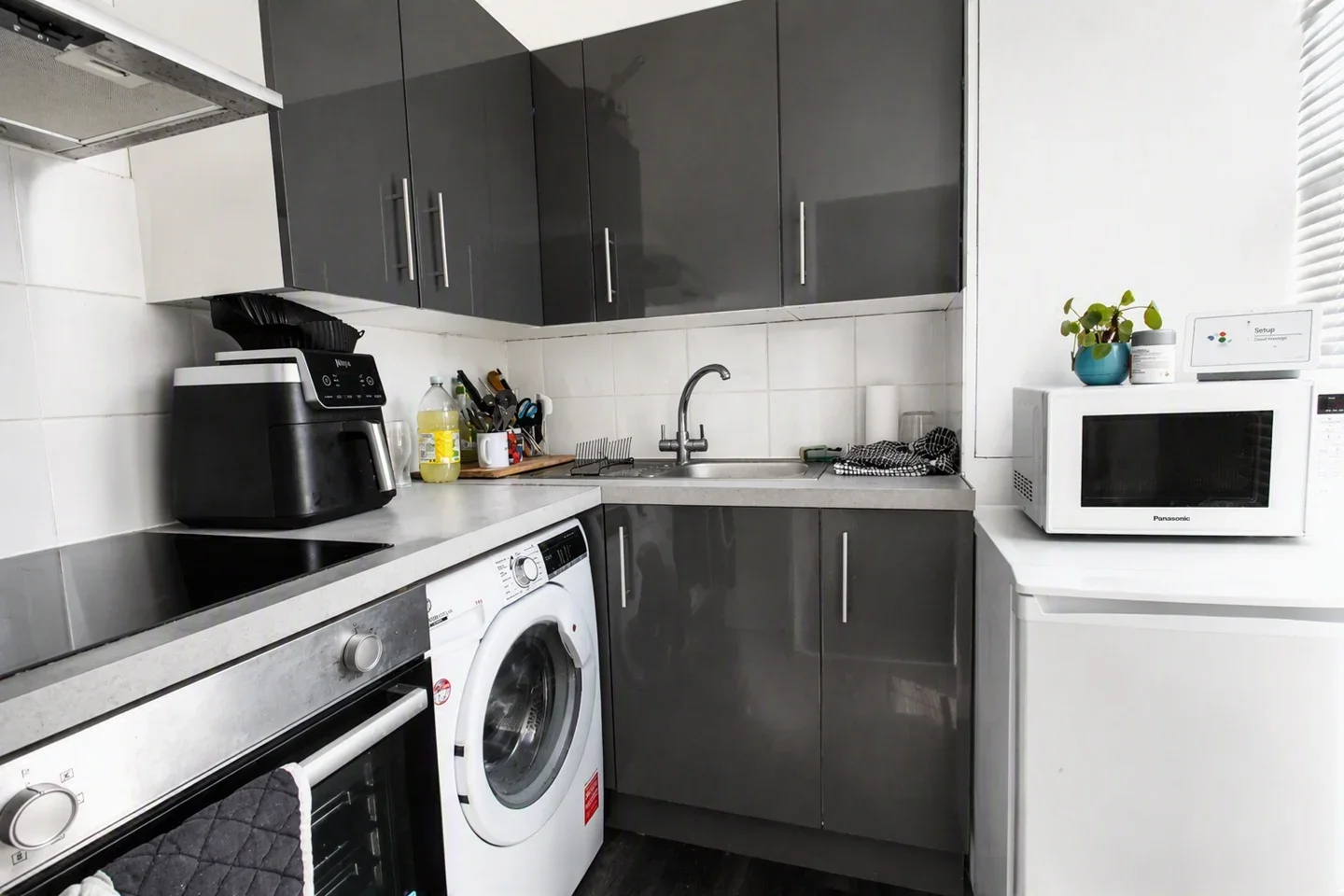 Flat Grover Court in Greater London