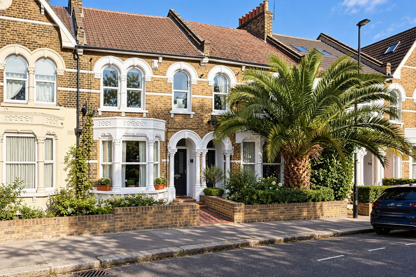 Flat Grover Court in Greater London