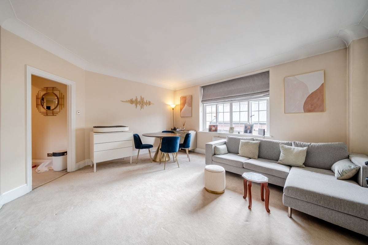 Flat Drayton Gardens in Greater London