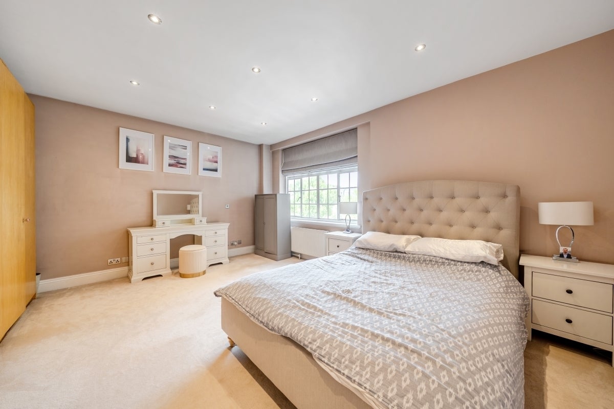 Flat Drayton Gardens in Greater London