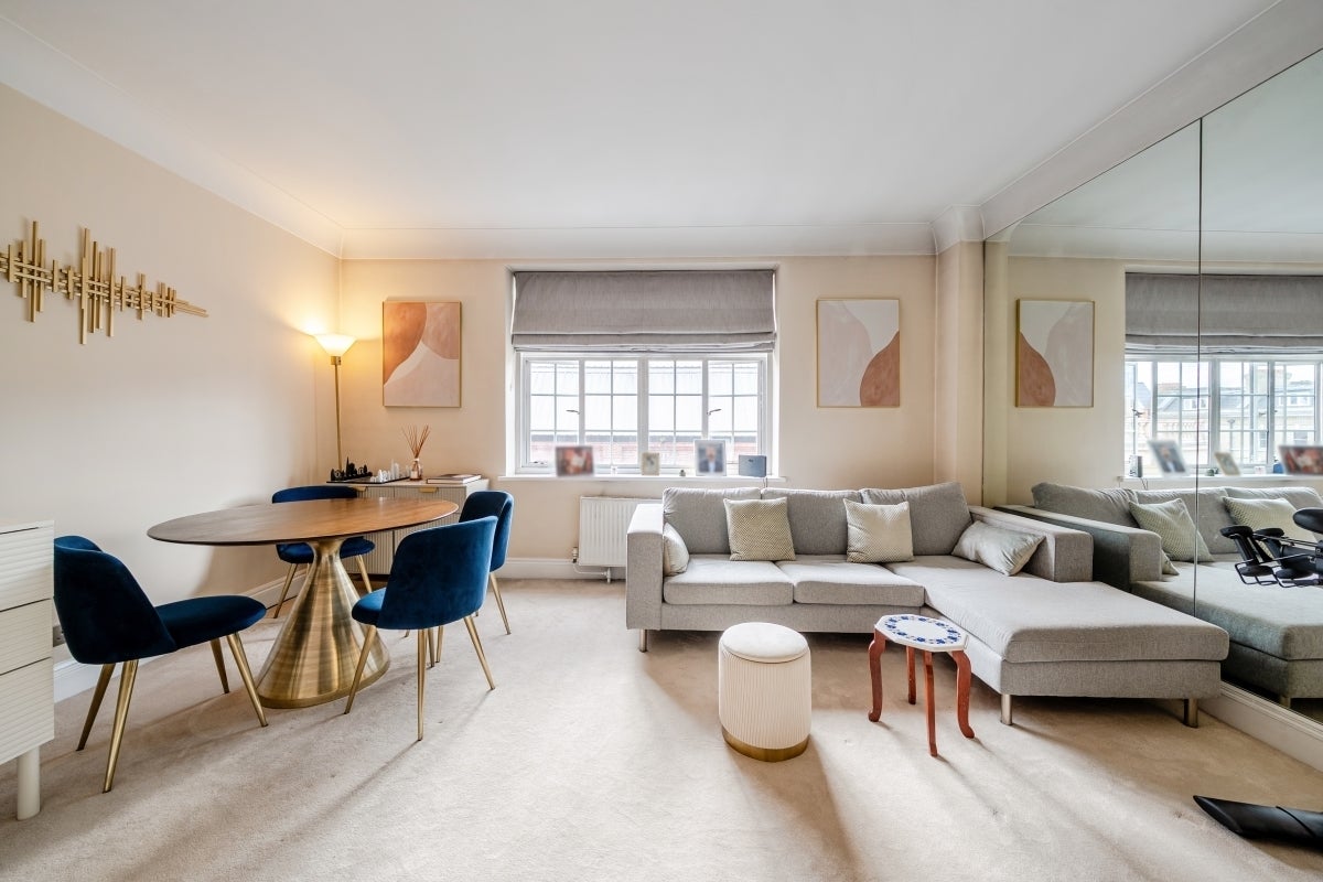 Flat Drayton Gardens in Greater London