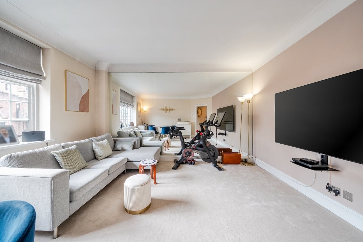 Flat Drayton Gardens in Greater London