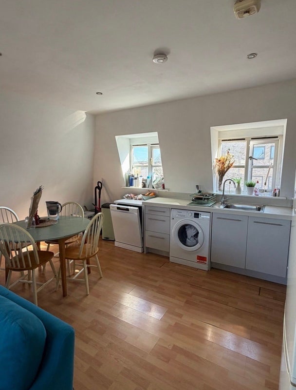 Room Bethwin Road in Greater London