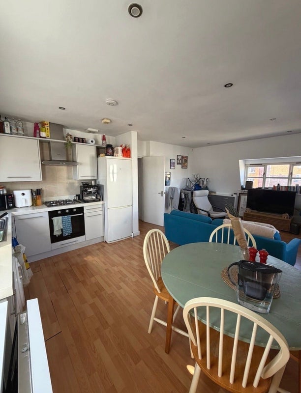 Room Bethwin Road in Greater London