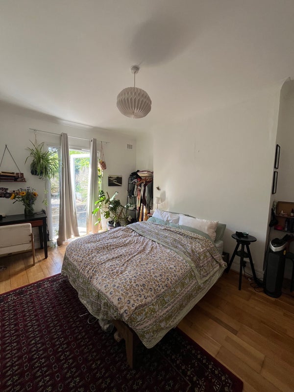 Room Ashley Road in Greater London
