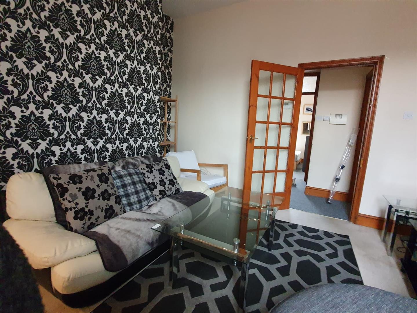 Flat Lonsdale Terrace in Newcastle upon Tyne