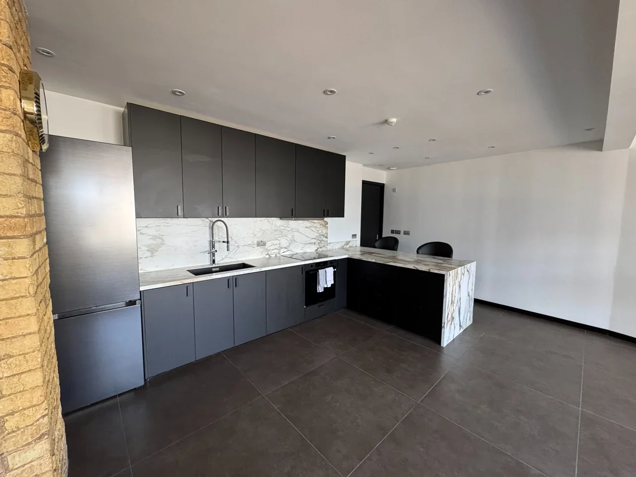 Flat Union Walk in Greater London