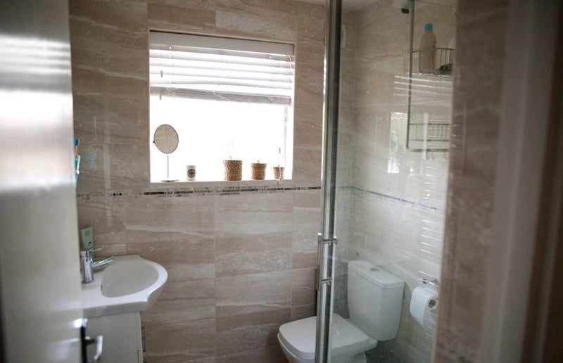 Room Vant Road in Greater London