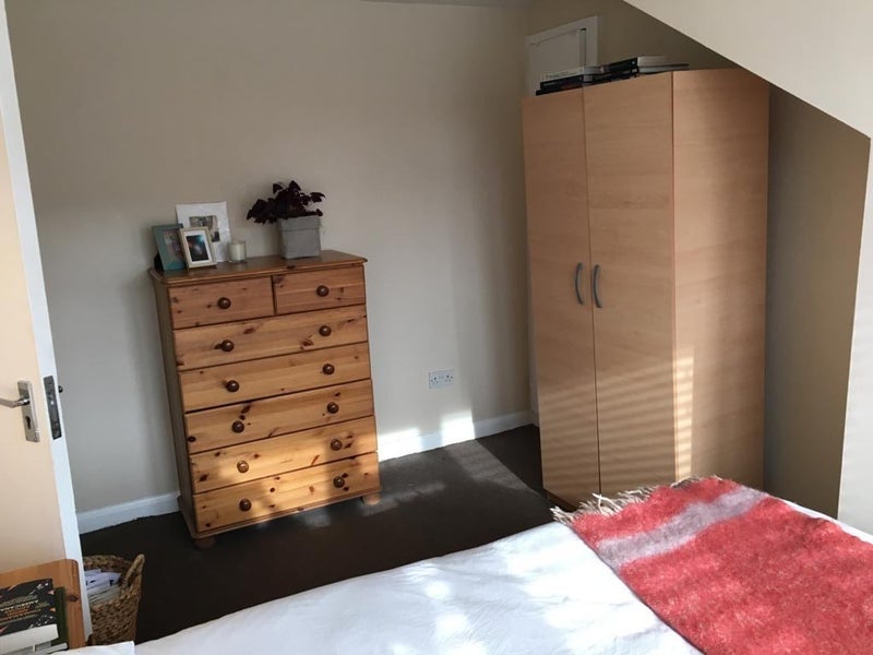 Room Vant Road in Greater London