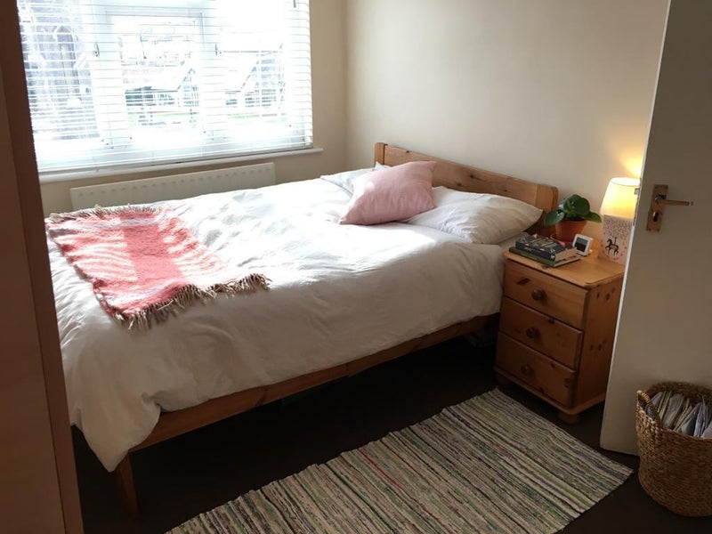 Room Vant Road in Greater London