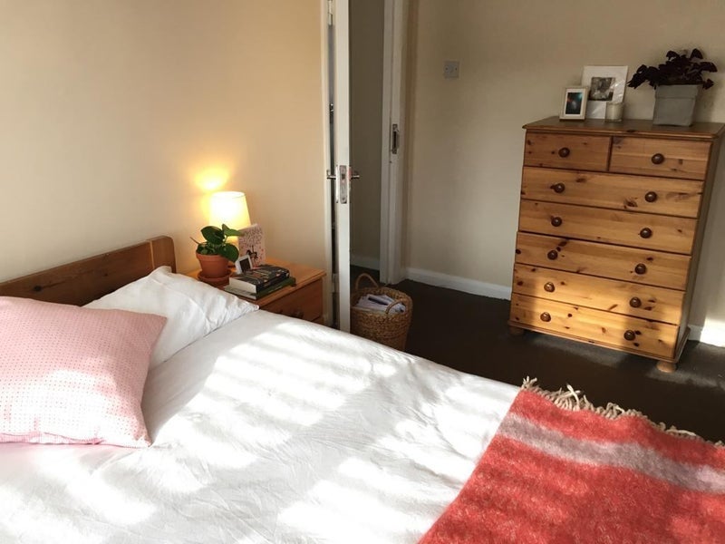 Room Vant Road in Greater London