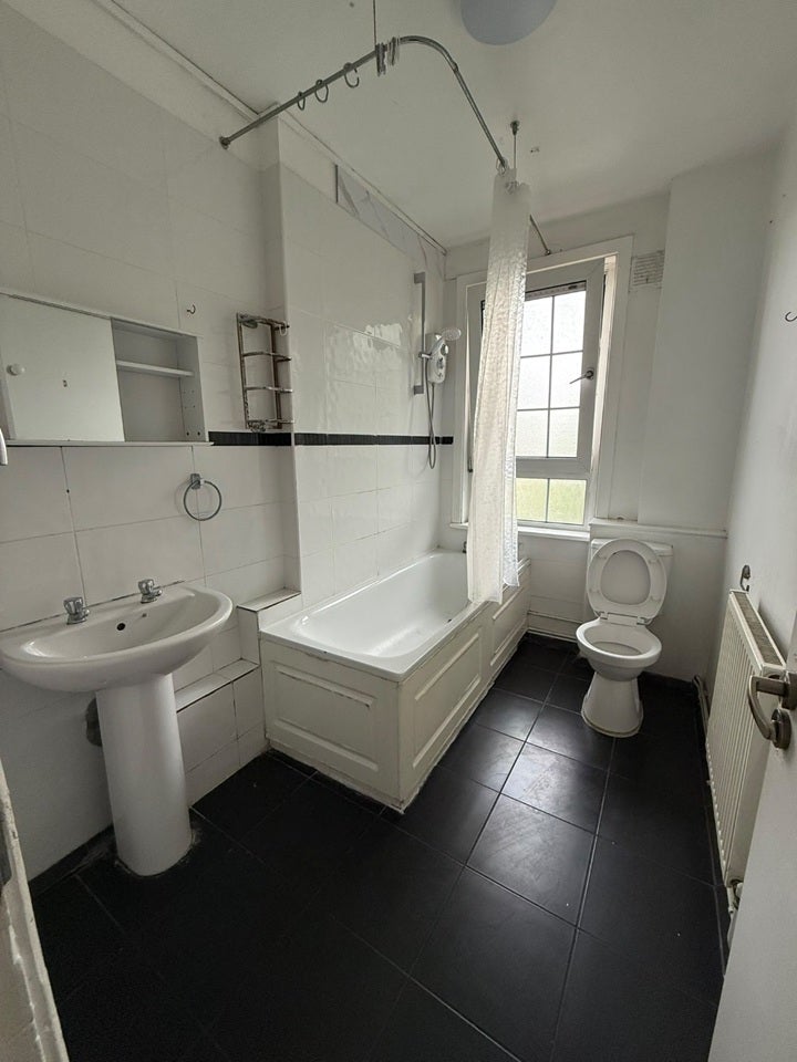 Room Saltwell Street in Greater London