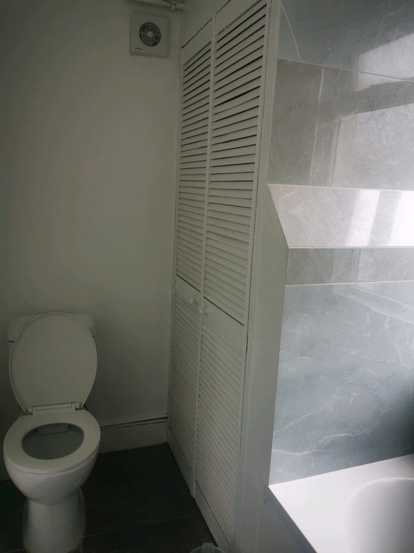 Room Ambler Road in Greater London