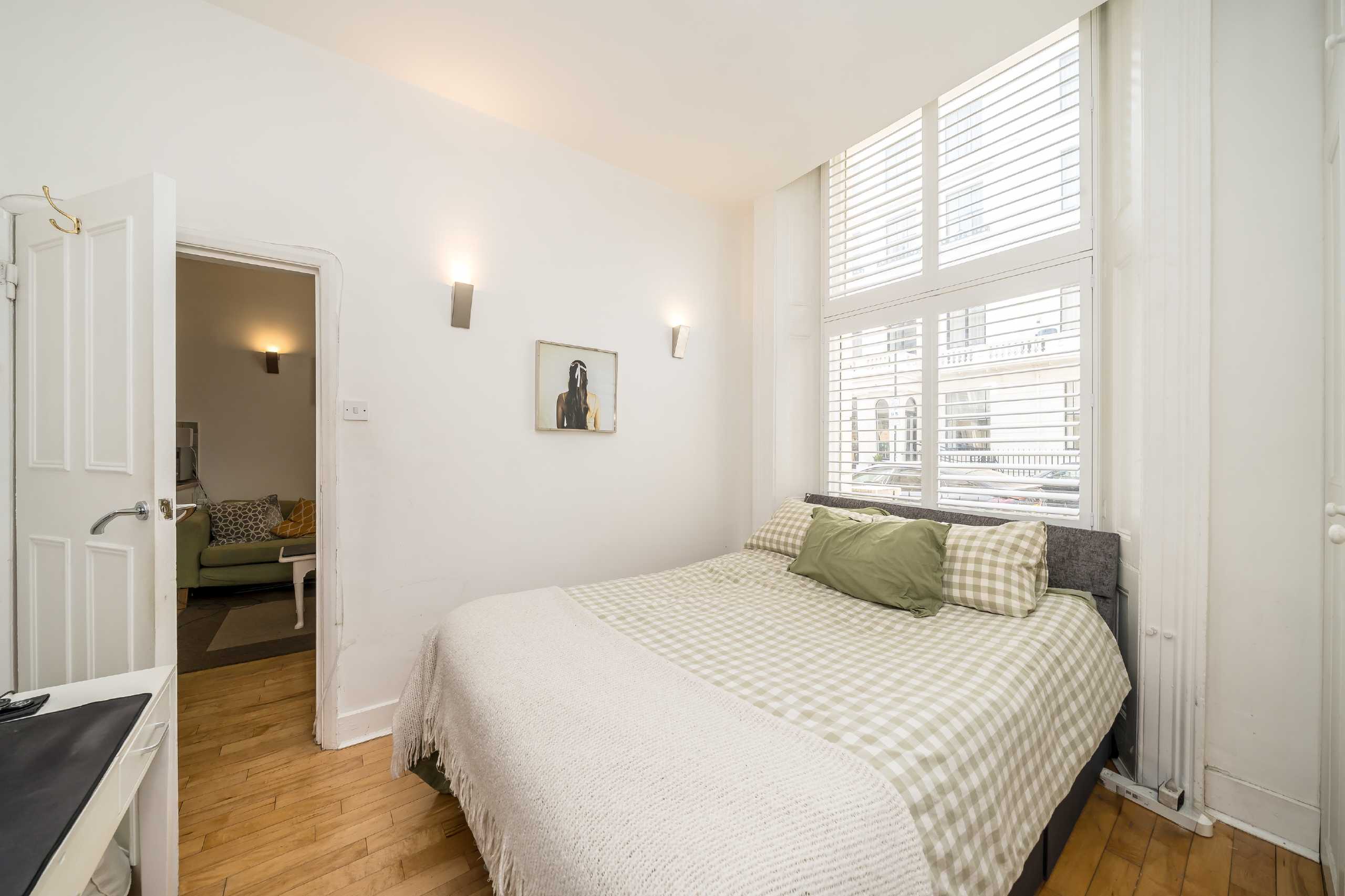 Flat Devonshire Terrace in City of Westminster