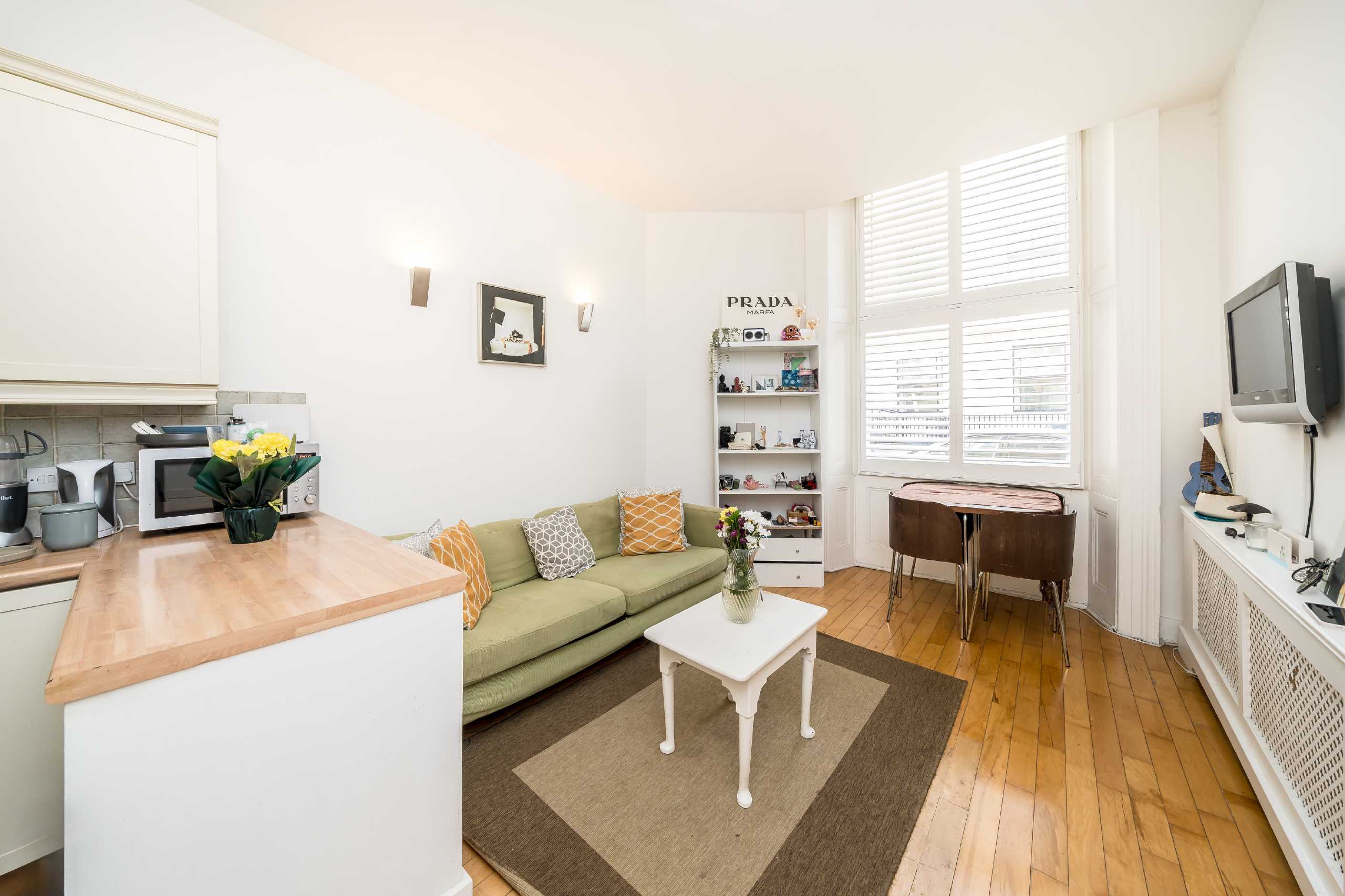 Flat Devonshire Terrace in City of Westminster