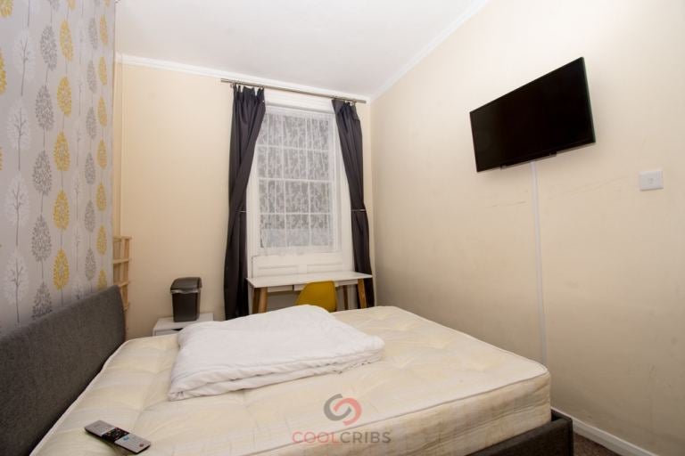 Room Sale Place in City of Westminster