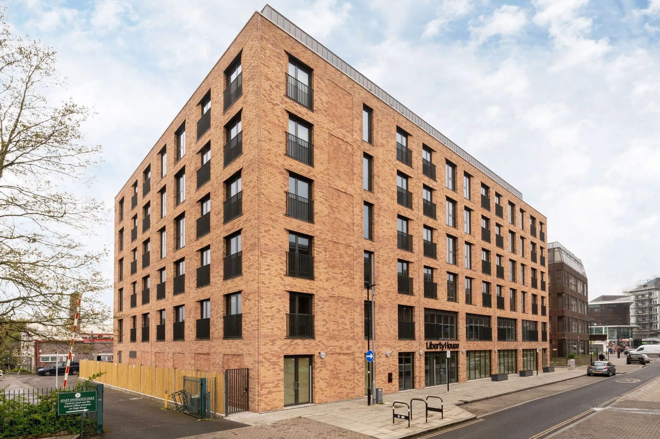 Flat Victoria Road in Greater London