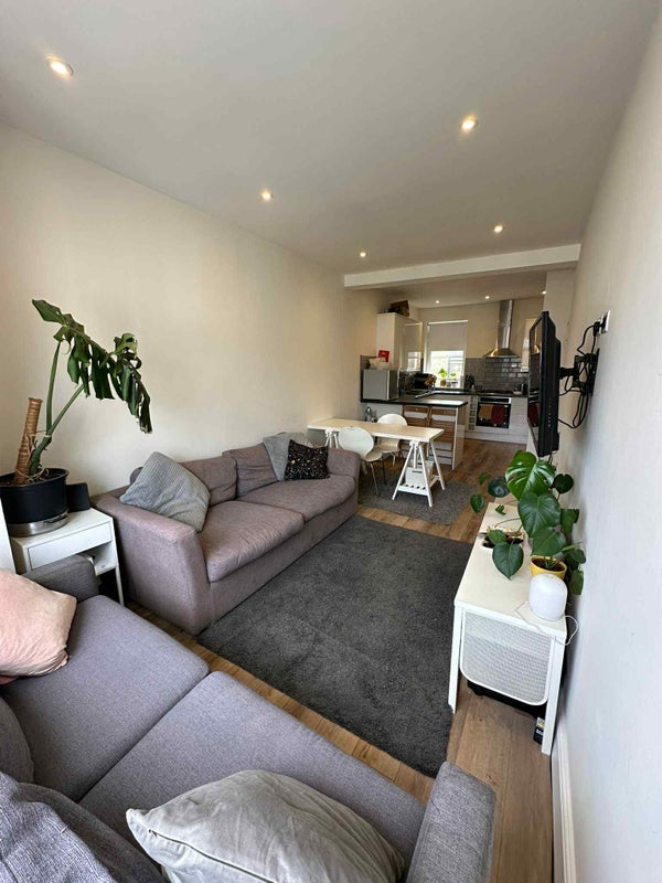 Room Stanlake Road in Greater London