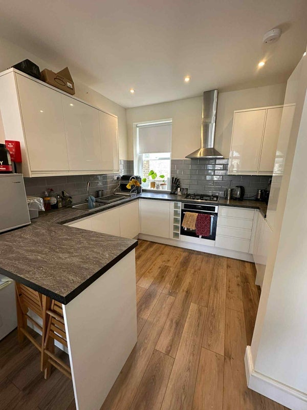 Room Stanlake Road in Greater London