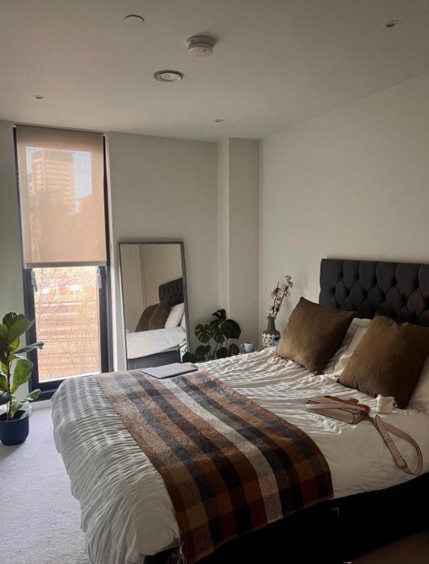 Room Aspin Lane in Manchester