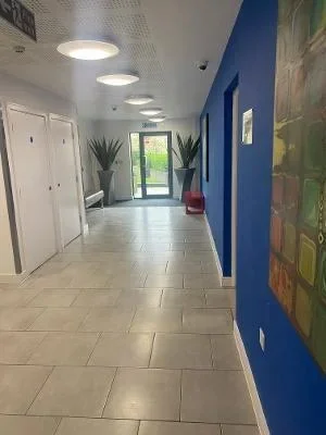 Flat Shearwater Drive in Greater London