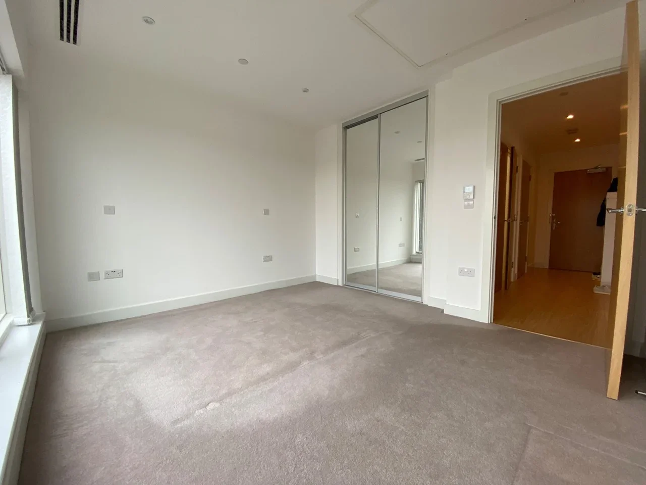Flat Cherry Orchard Road in Greater London