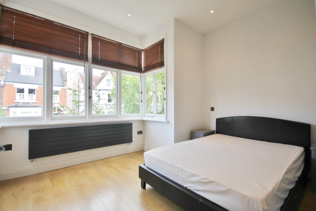 Flat Stile Hall Gardens in Greater London