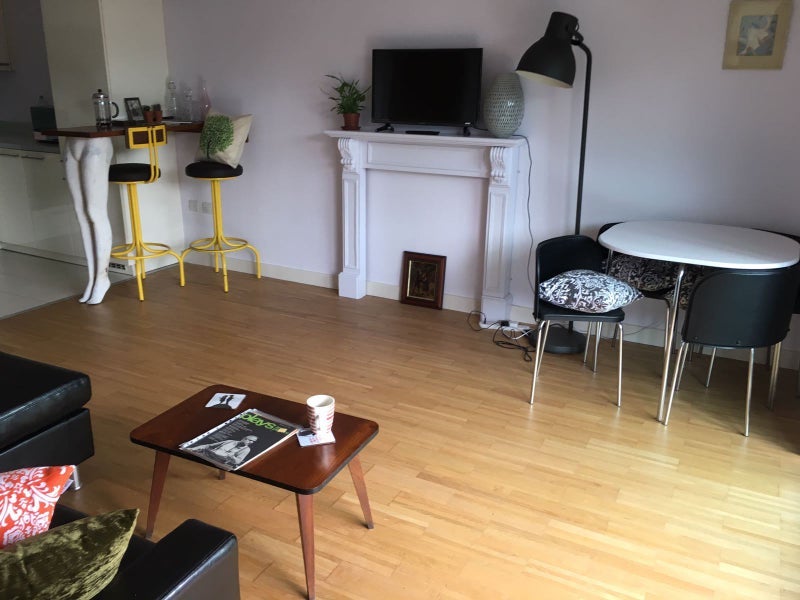 Flat Kelso Place in Manchester