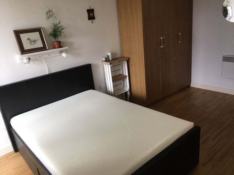 Flat Kelso Place in Manchester