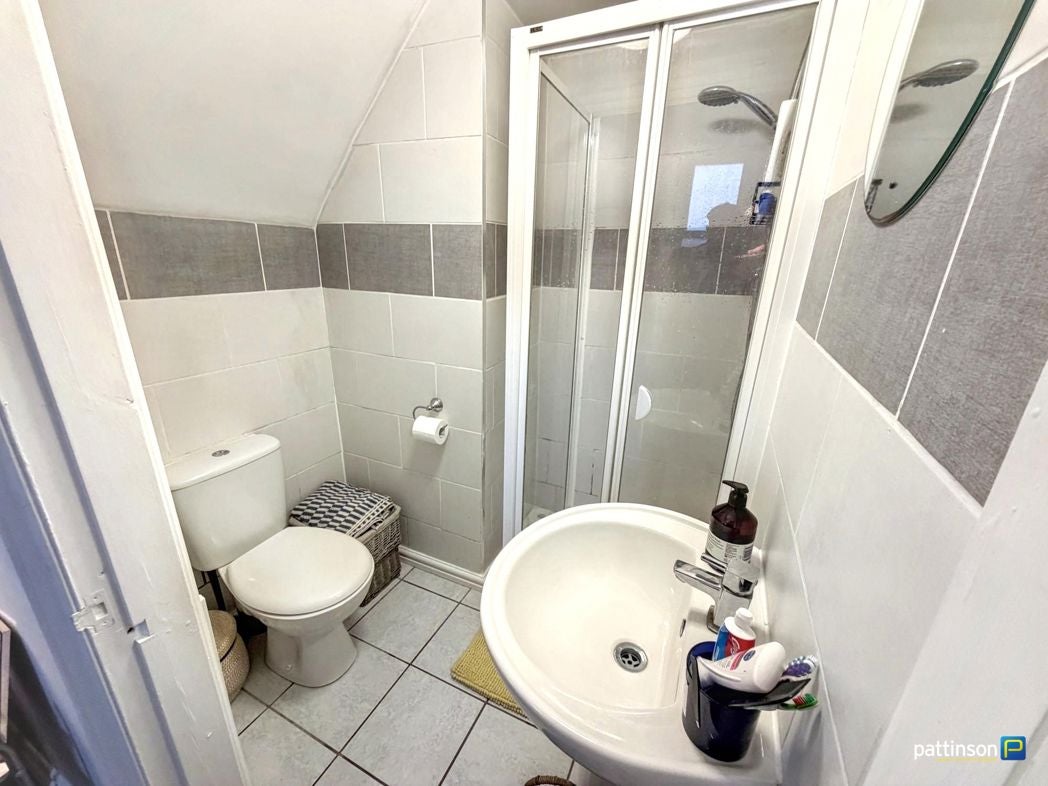 Flat Ridgewood Crescent in Newcastle upon Tyne