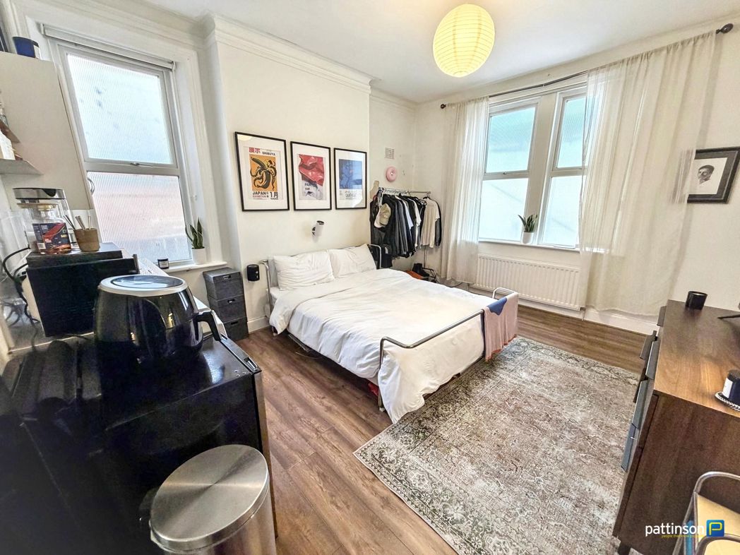 Flat Ridgewood Crescent in Newcastle upon Tyne