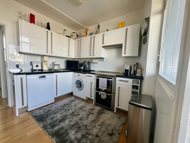 Room Churchill Gardens Road in City of Westminster