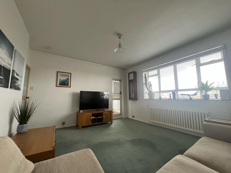 Room Churchill Gardens Road in City of Westminster