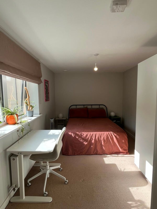 Room William Whiffin Square in Greater London