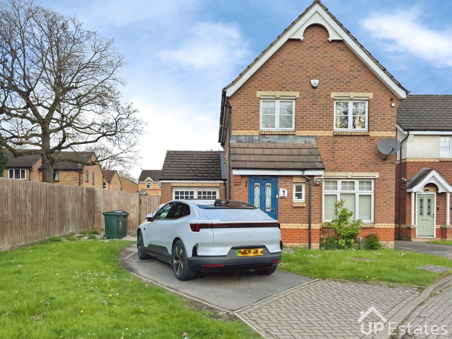 House Alder Meadow Close in Coventry