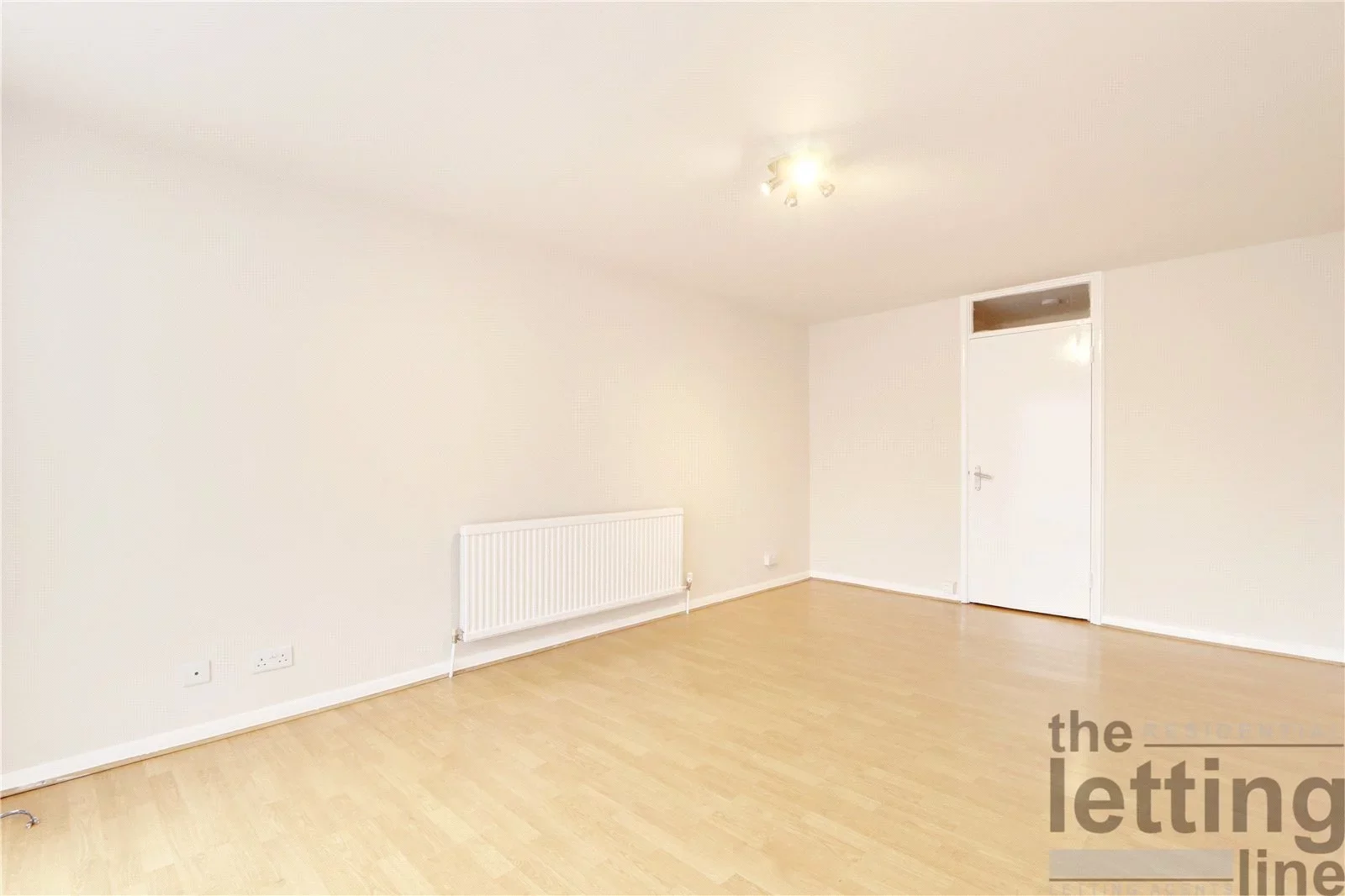 Flat Dunraven Drive in Greater London