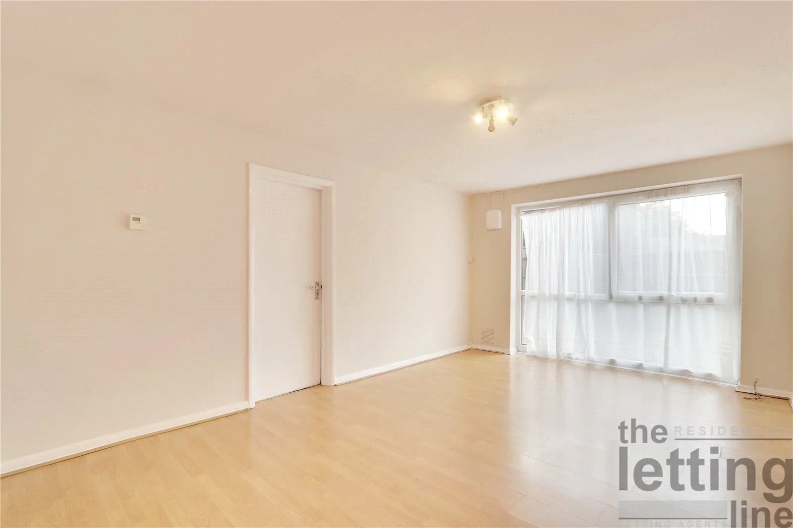Flat Dunraven Drive in Greater London