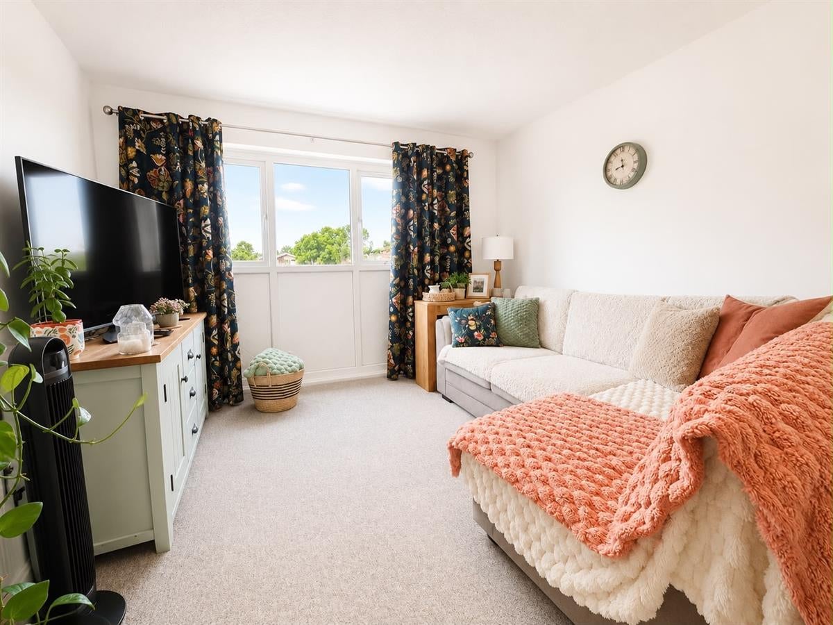 Flat Bilberry Road in Clifton