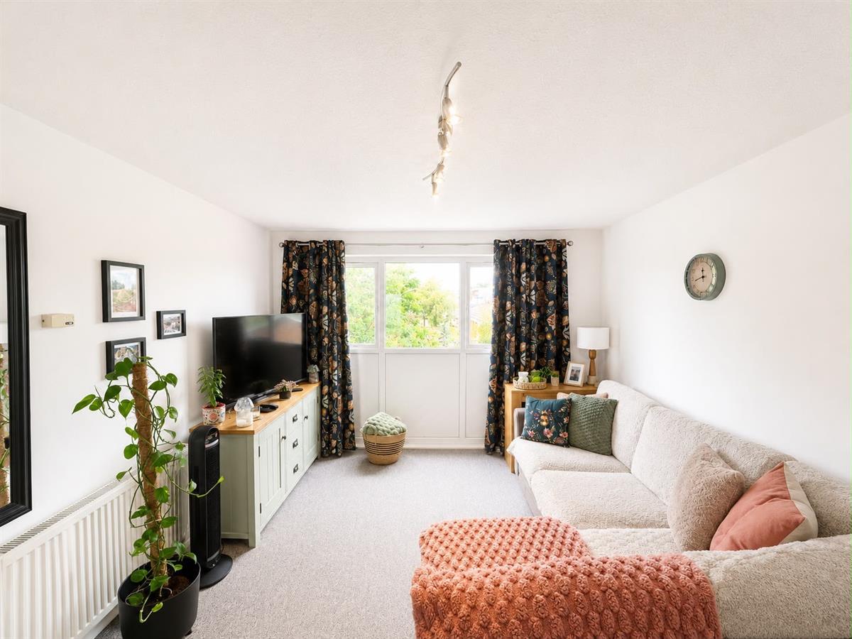 Flat Bilberry Road in Clifton