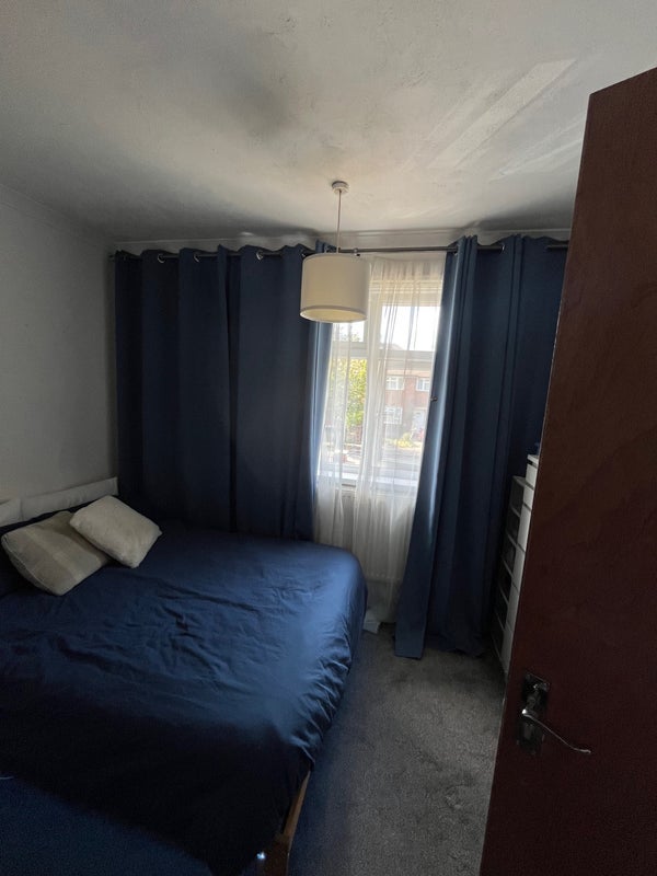 Room Ashfield Road in Greater London