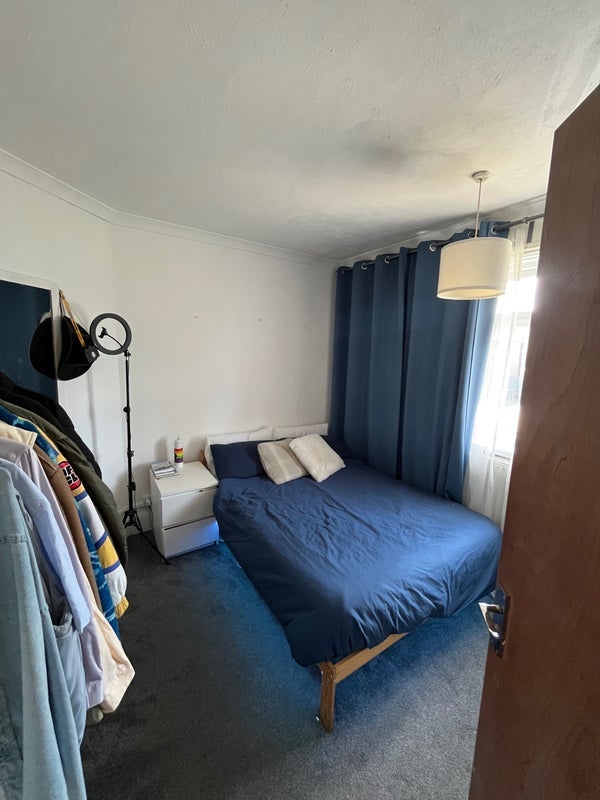 Room Ashfield Road in Greater London