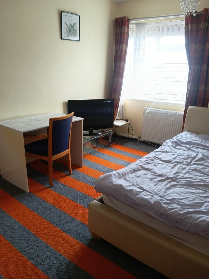 Room Ferryhills Close in Three Rivers