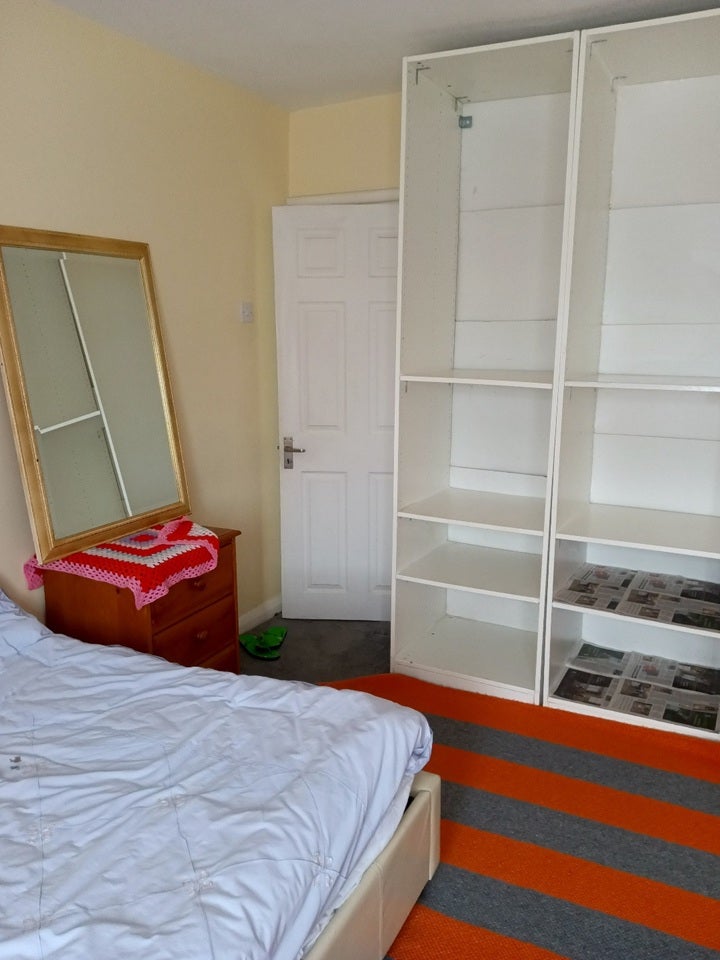 Room Ferryhills Close in Three Rivers