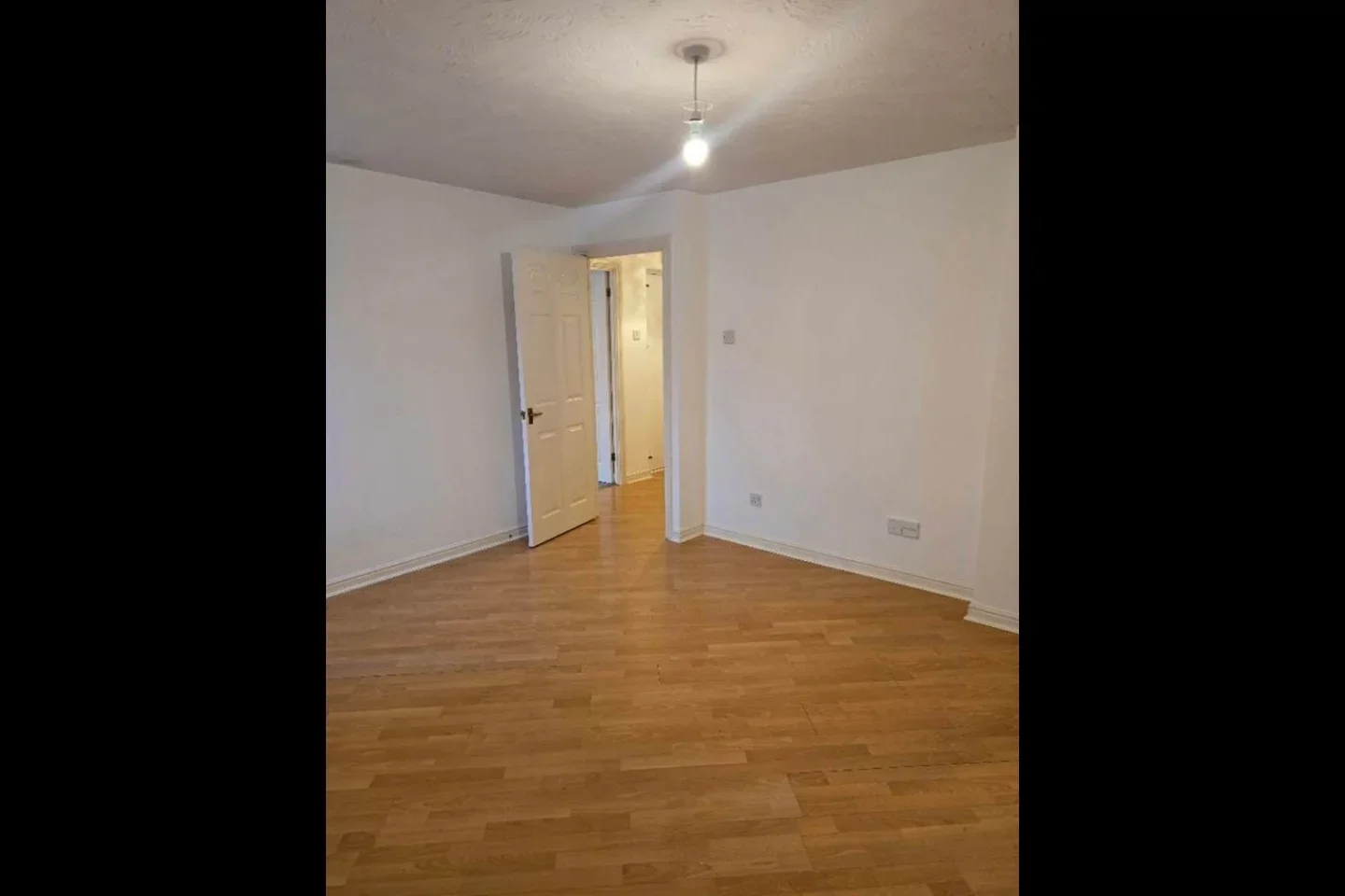 Flat Woodgate Drive in Greater London
