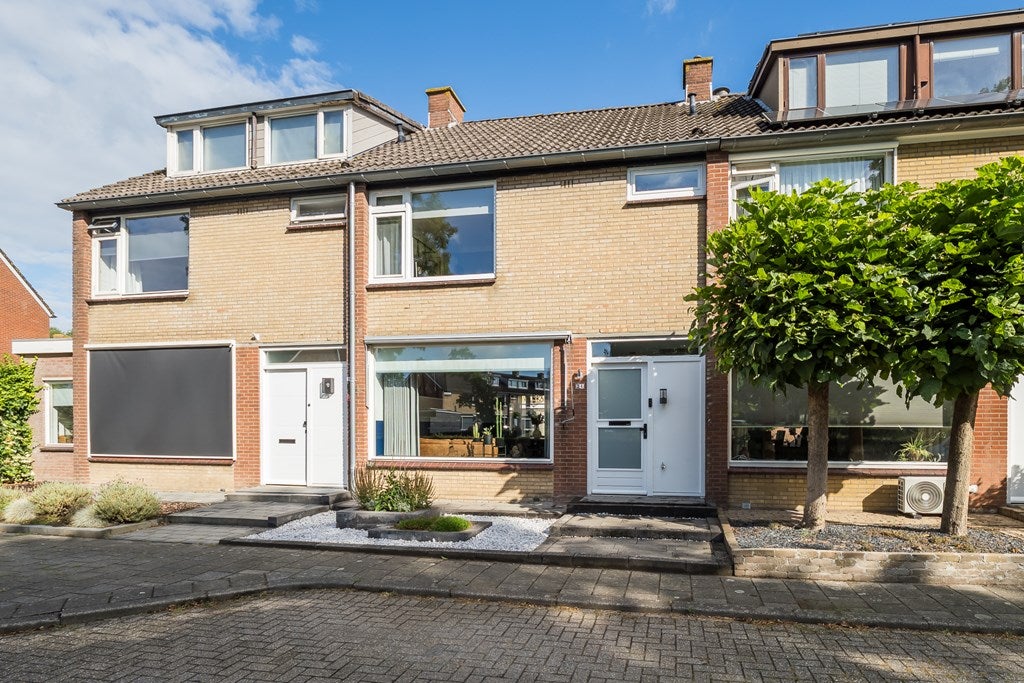 Huis Bazuinstraat 24 in Arkel